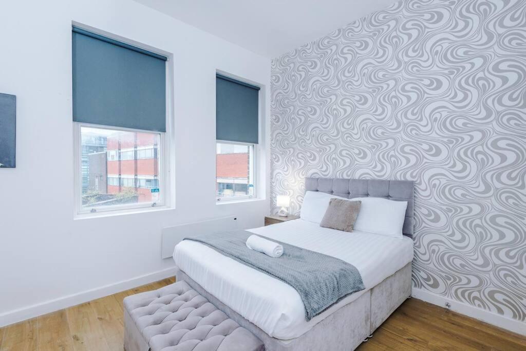 Stylish Located In The Centre Of Apartment *