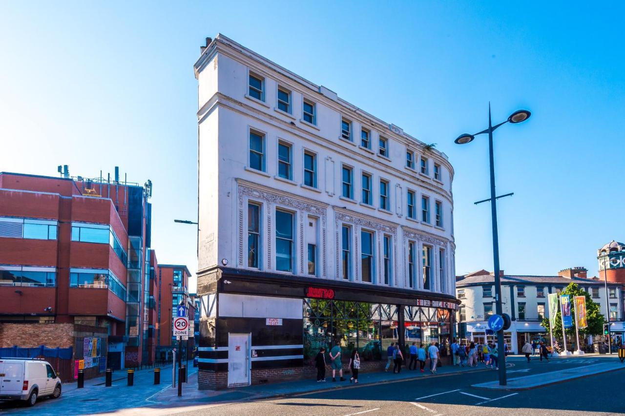 Stylish Located In The Centre Of Apartment