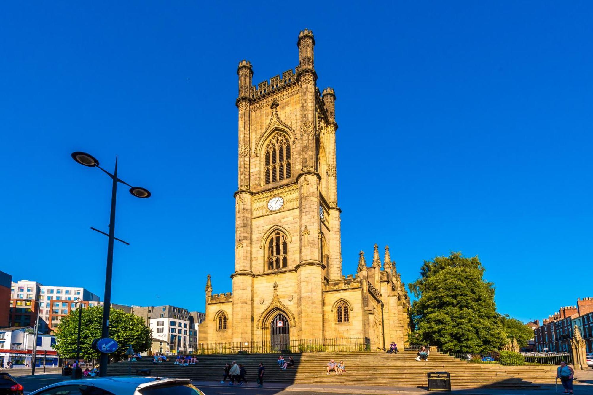 Stylish Located In The Centre Of Apartment Liverpool