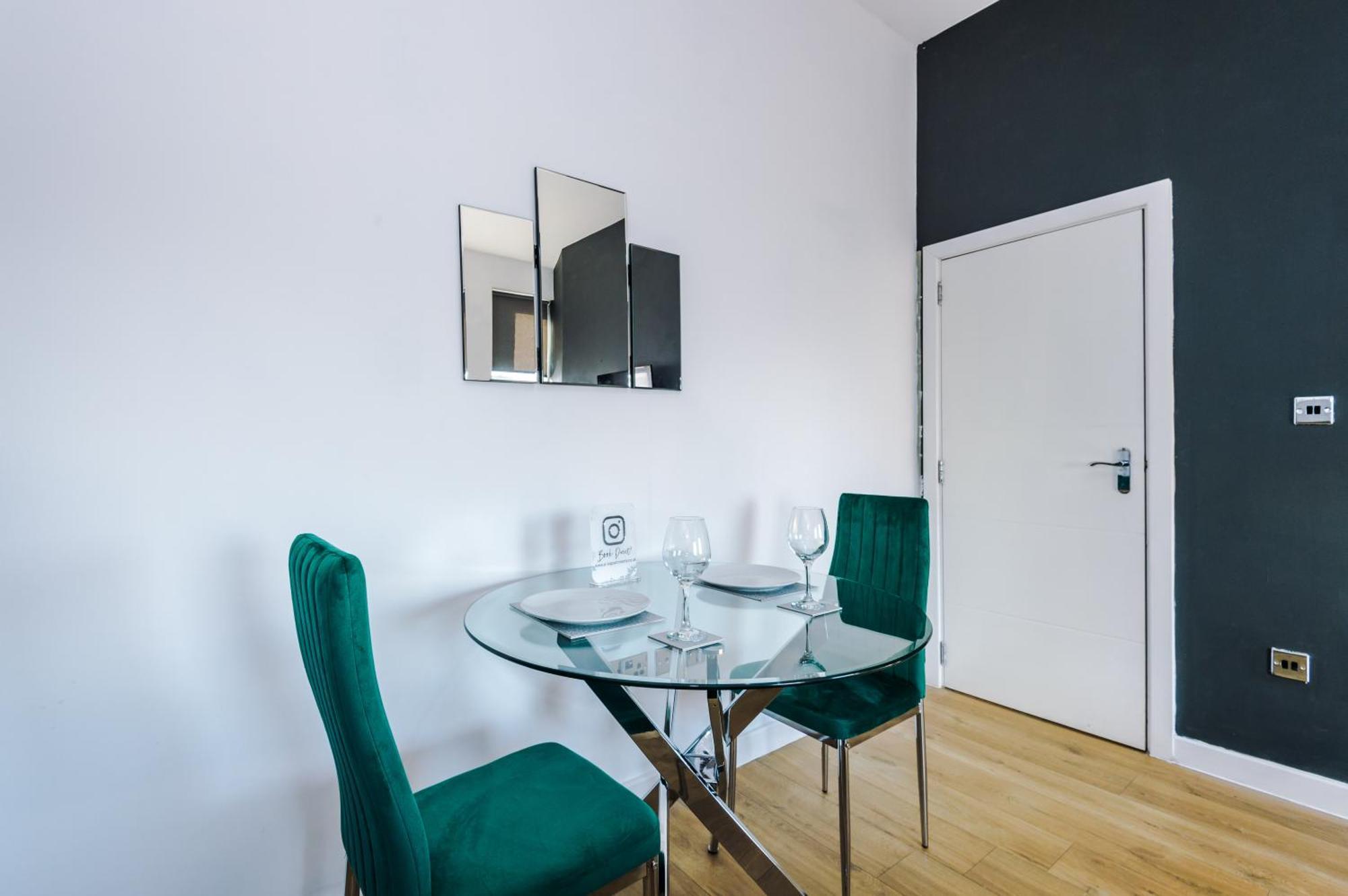 Apartment Stylish Located In The Centre Of